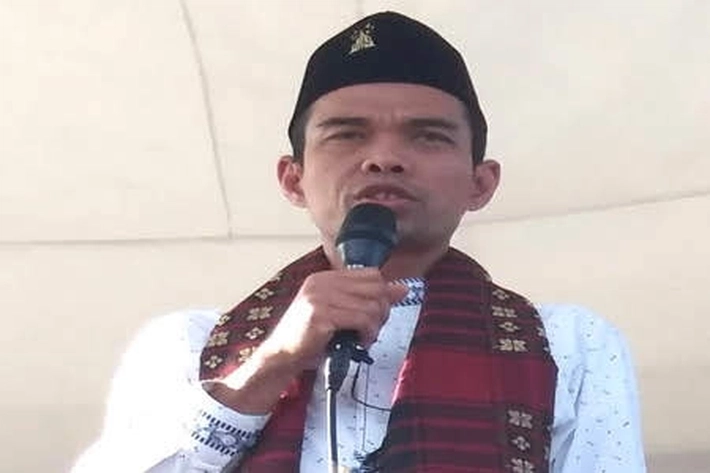Kedatangan UAS, Warga Singkep Tumpah Ruah