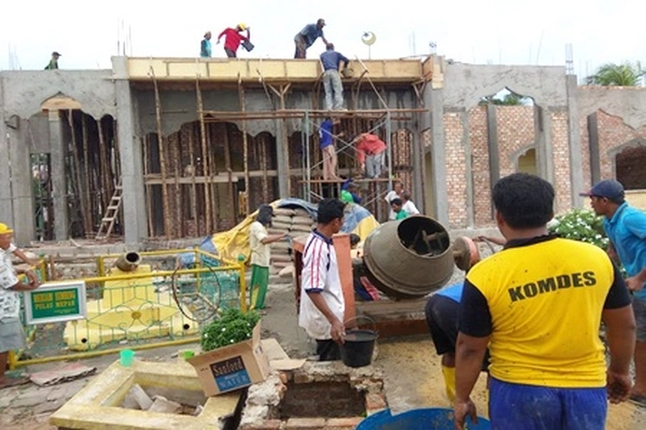 Warga Desa Mepar Gotong Royong Bangun Masjid