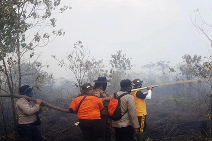 Satgas Apkasindo Gabung ke TNI-Polri Padamkan Api