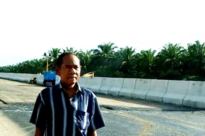 Pembangunan Jalan Tol Zalimi Masyarakat Suku Sakai