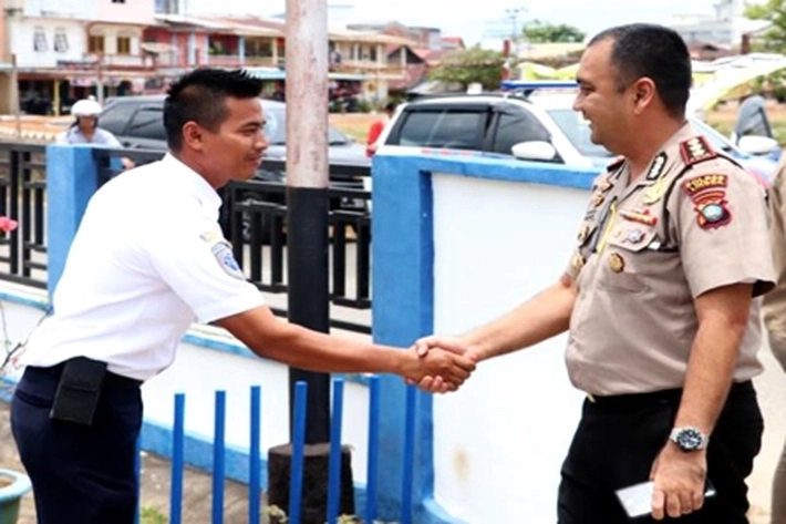 Kapolres Lingga Boy Herlambang Silaturahmi ke Syahbandar