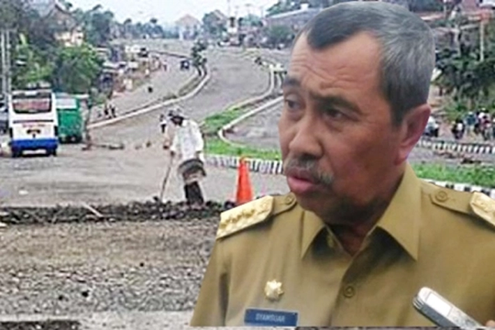 Gubernur Syamsuar 'Kelimpungan' Bangun-Rehap Infrastruktur