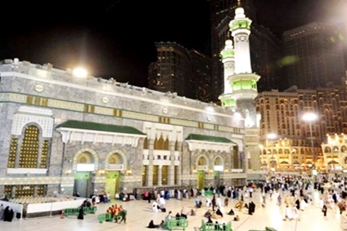Dua Masjid Suci Tutup Dijaga Ketat