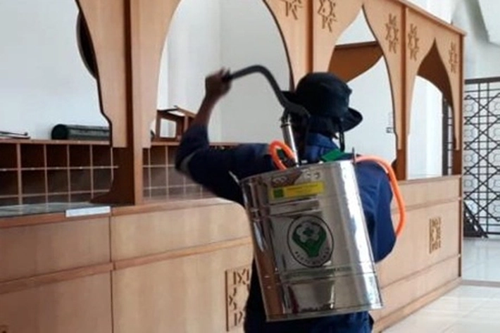 Kantor dan Rumah Ibadah Disemprot Disenvistan