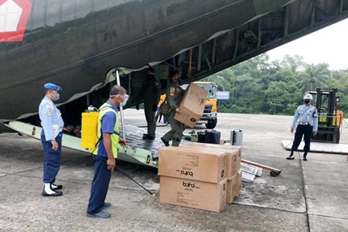 Pekanbaru Terima Alat Pelindung Diri Bantuan Pusat