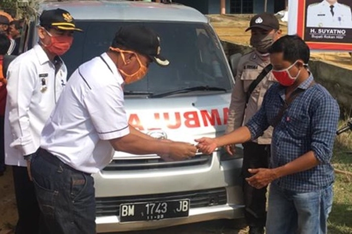 Camat Rimba Malintang Nyemprot Disinfiktan