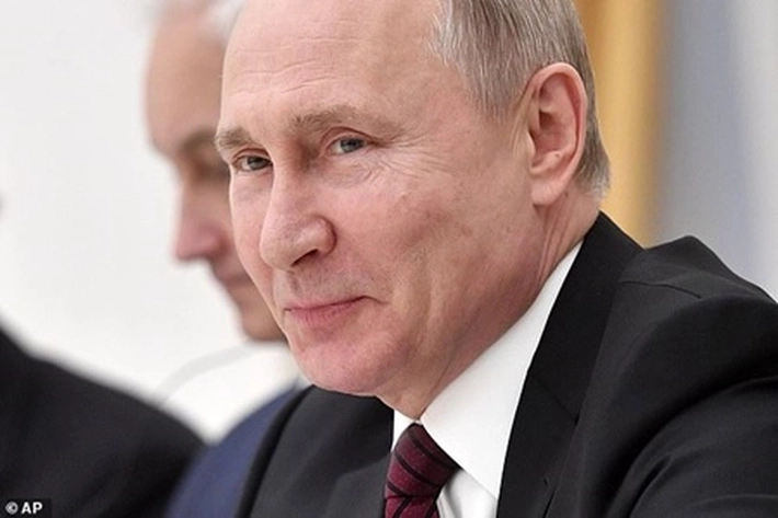 Putin Klaim Covid-19 Terkendali