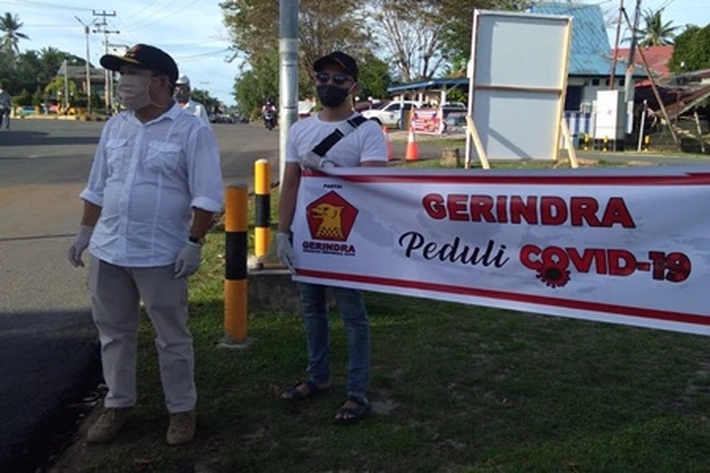 Partai Gerindra Lingga Bagikan Masker Gratis