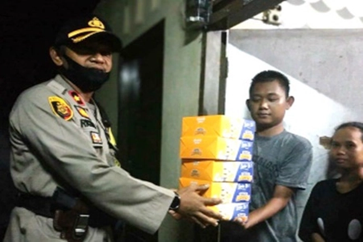 Polres Kampar Bantu Warga Kurang Mampu di Ramadhan