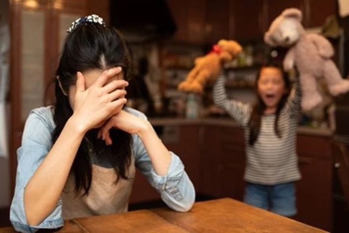 Dampak Sosial Virus Corona: Beban Perempuan 'Berlipat Ganda'
