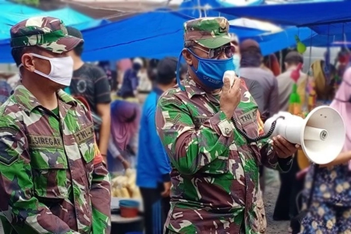 Ramil 02 Tanah Putih Bagikan Takjil di Ramadhan