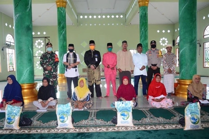 Sekda dan Asisten  Satu Lingga Safari Ramadhan ke Desa Tanjung Kelit