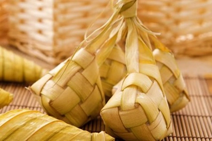 Lebaran Prihatin: Kumpul Bersama Makan Ketupat di Covid-19