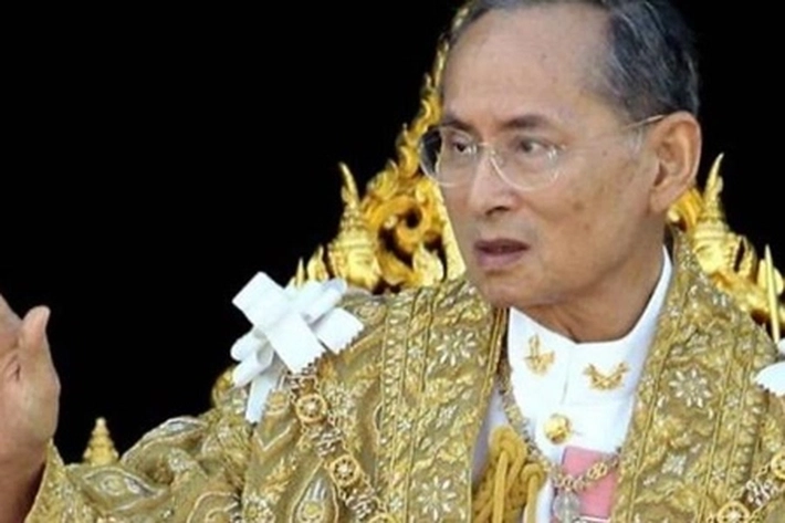 Bhumibol Naik Takhta Jadi Raja Thailand