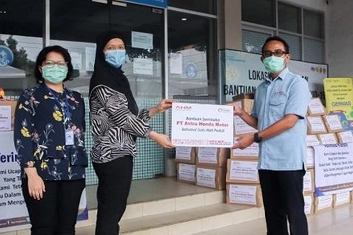 PT AHM Bagikan 990 Sembako untuk Petugas Medis