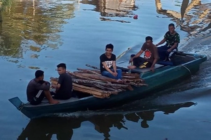 Nelayan Kelong Dihadapkan Sungai Dangkal