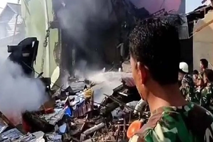 Pesawat TNI AU Jatuh di Pemukiman Penduduk