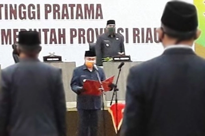 Gubri Lantik Pejabat Eselon Dua