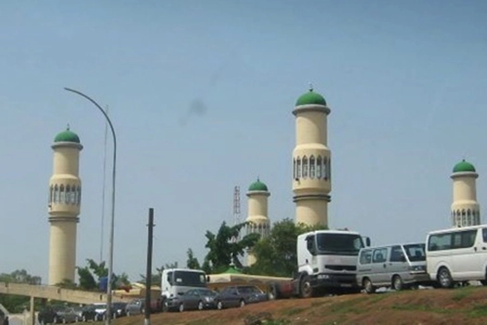 Masjid Sultan Bello Dilengkapi Mesin Desinfektan