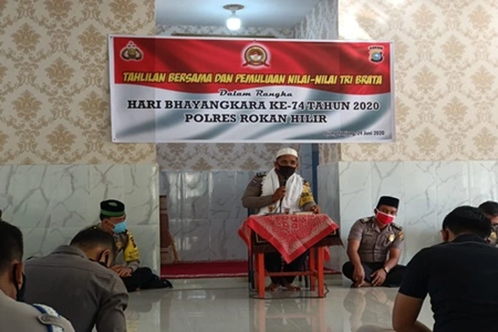 Sambut HUT Bhayangkara Ke-74, Polres Rohil Tahlilan
