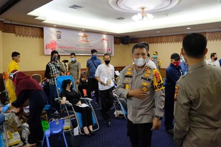 Polda Riau dan Relawan Peduli Covid-19 Donor Darah