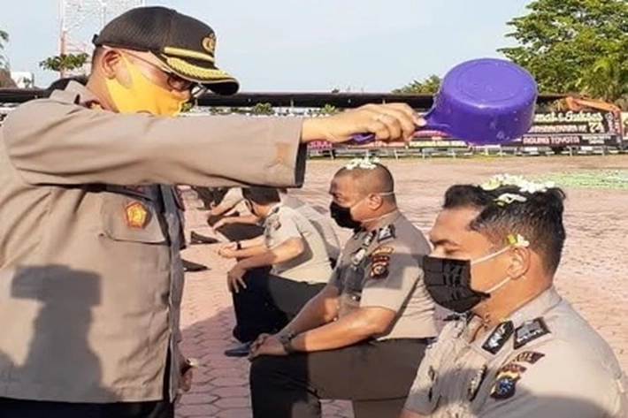 43 Personil Polres Rohil Naik Pangkat