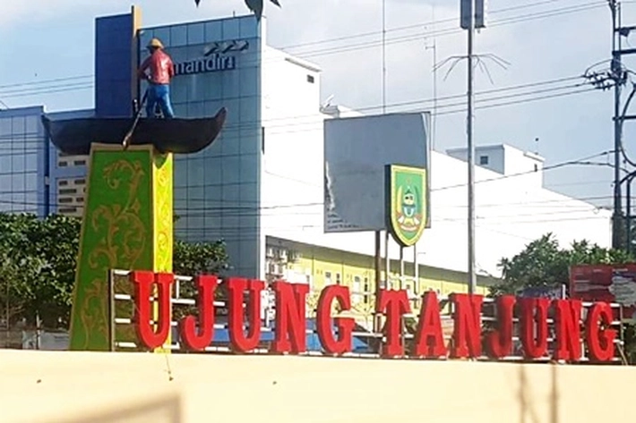 Tugu Sampan Ibu Kota Rohil Diperindah