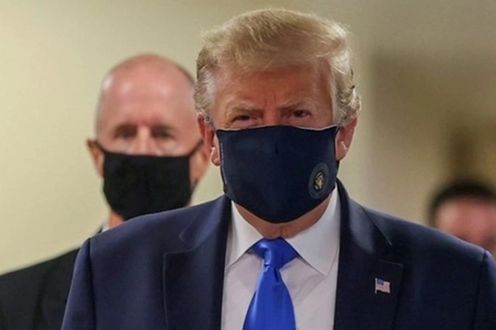 Akhirnya Donald Trump Pakai Masker