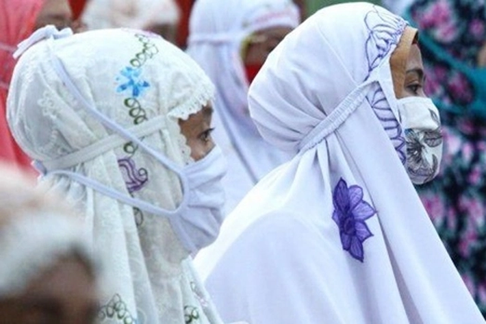 Masyarakat Berbondong-bondong Salat Id di Masjid Raya An-Nur