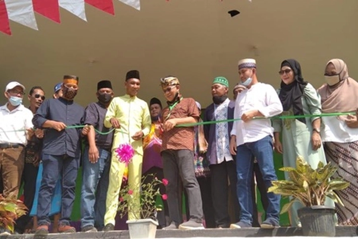 Bupati Alias Wello Menghadiri Syukuran di Desa Pemekaran Air Batu