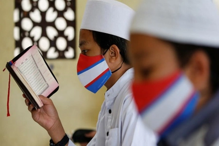 Saat New Normal: Mahasiswi UIN Tularkan Semangat Anak Belajar Mengaji