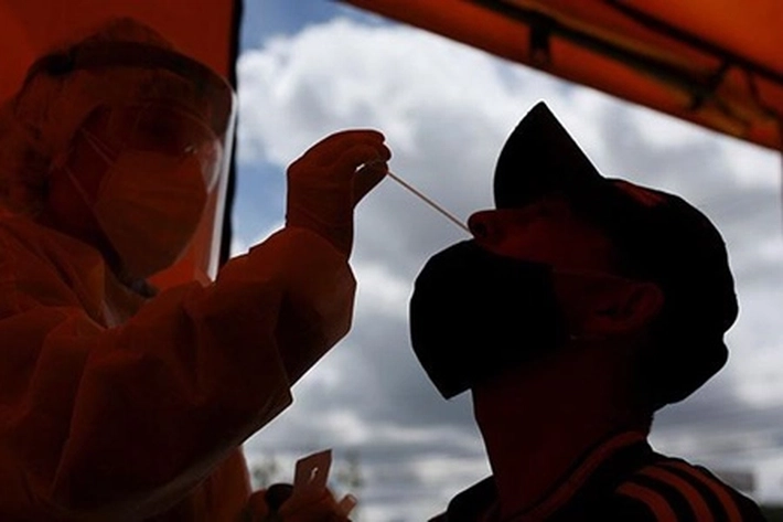 Kerjasama Dengan Diskes, Personil Polres Siak di Uji Swab