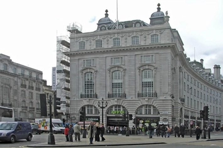 Pengalihan Bangunan Trocadero di London Jadi Masjid Terancam Gagal