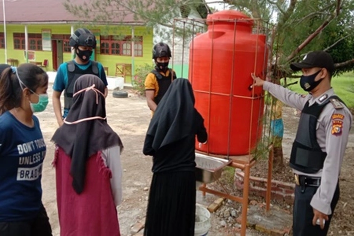 Polsek Batu Hampar Buat Tong Air Jaga Penularan Covid-19