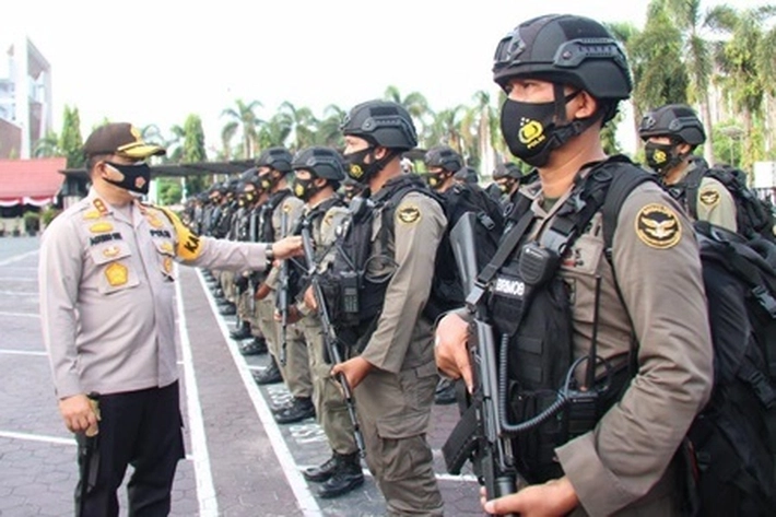 Kapolda Riau Lepas 100 Personel Sat Brimob ke Papua