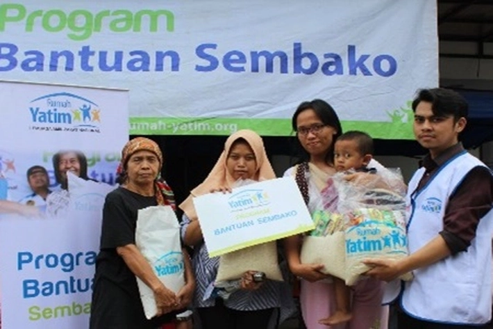 Seiring HUT Ke-75 RI, 'Rumah Yatim' Cabang Riau Distribusikan Paket Sembako