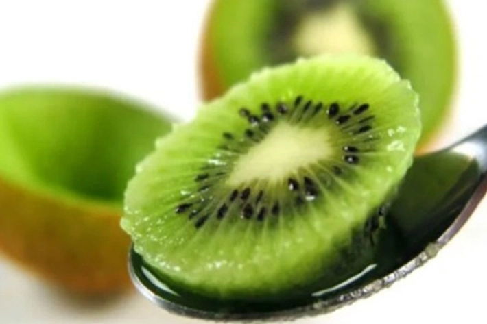 Buah Kiwi yang Cerah Menyegarkan