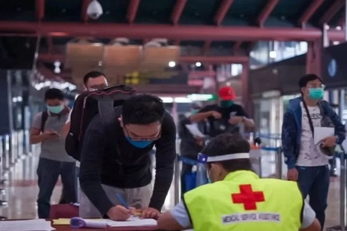 Meski Ada Larangan Walikota, Penumpang Penuhi Bandara SSK II