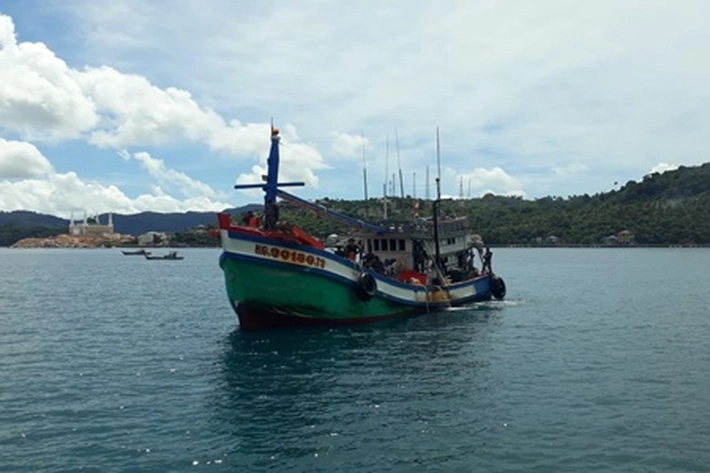 Kapal Vietnam Curi Ikan Ditangkap KRI Bung Tomo