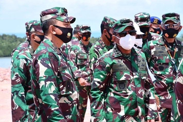 Pangkogabwilhan Dampingi Irjen TNI Meninjau Kesiapan Perkantoran Kogabwilhan di Dompak
