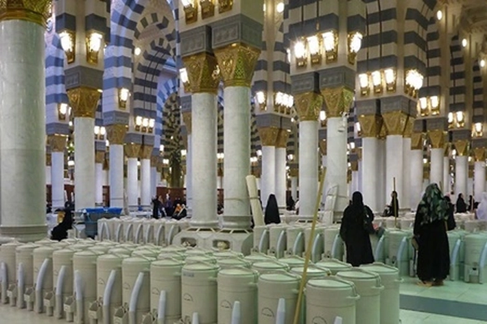 Masjid Nabawi Sediakan Ribuan Galon Air Zam-zam