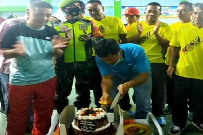 Indera Gunawan Eet Buka Turnamen Badminton di GOR 99 Sungai Pakning 