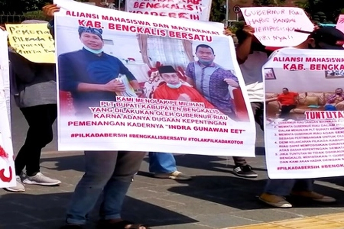 Massa Tolak Pengangkatan PLT Bupati Bengkalis