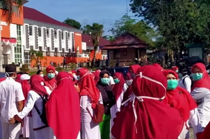 Bupati Yopi 'Mengamuk' Lihat Ratusan Tenaga Medis Gelar Aksi Diam