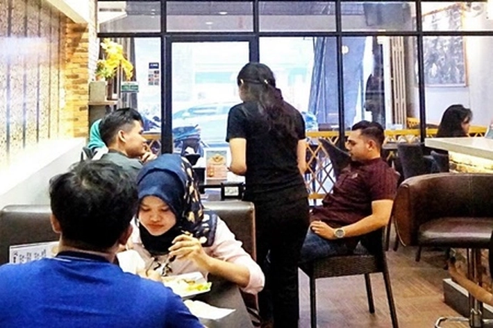 Pandemi Corona: Curhat Pemilik 'Kafe NOM' Soal Macam-macam Kelakuan Pelanggan