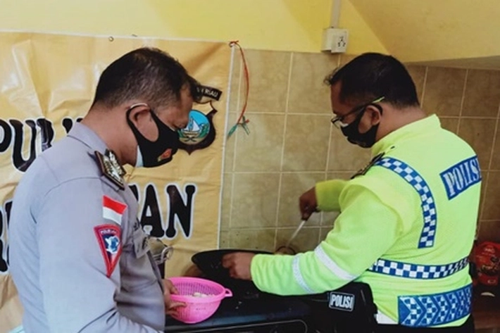 Polres Bintan Buka Dapur Umum dan Buat Bhakti Sosial