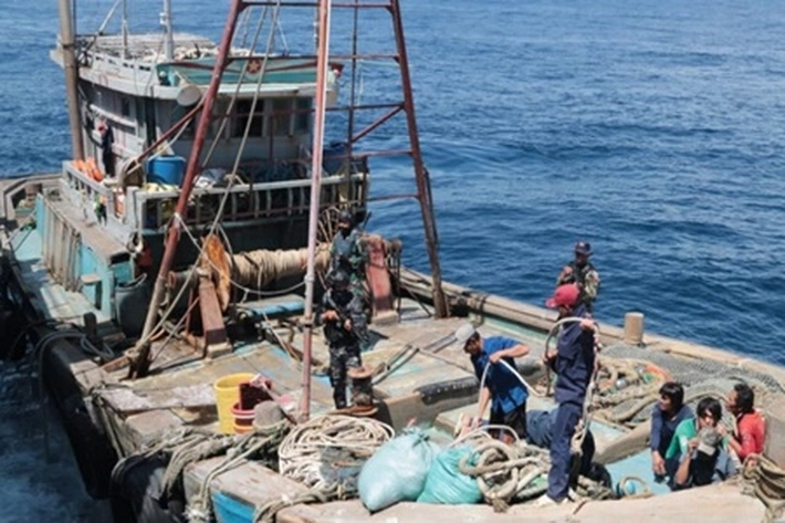 Dua Kapal Ikan Vietnam Ditangkap TNI AL