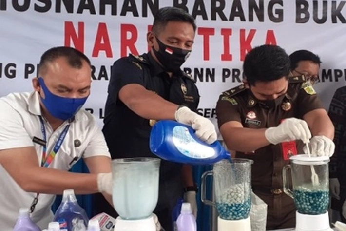 BNN Riau Musnahkan 11 Kg Ekstasi