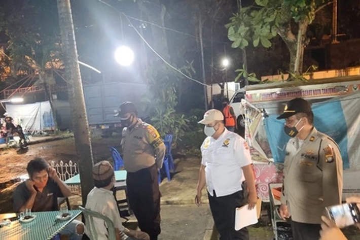 Patroli Gabungan Malam Hari Untuk Cegah Penularan Covid-19