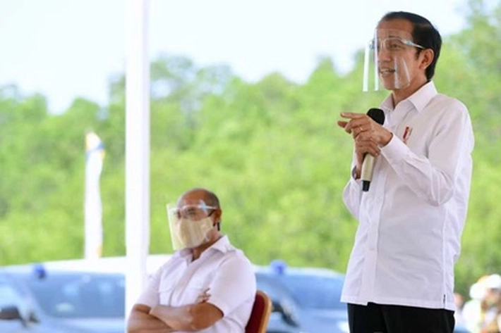 Pedagang Dibantu Rp 2,4 Juta, Jokowi: Jangan Buat Beli Handphone atau Cicil Motor